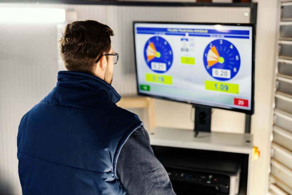 a man monitoring the performances of machines on a screen